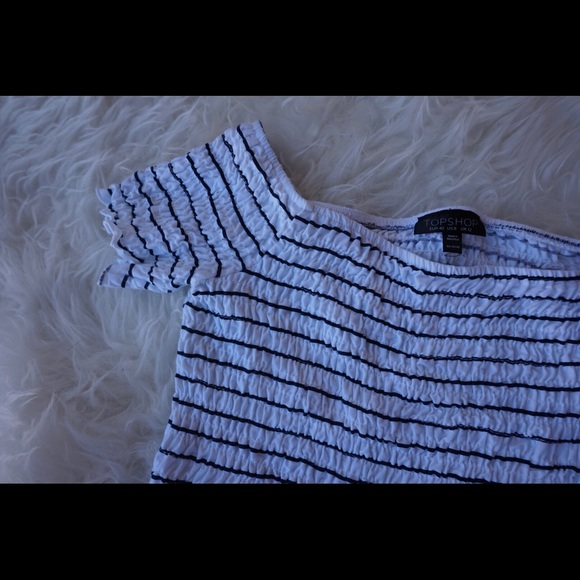 Topshop Tops - ✨top shop crop ruffled shirt ✨